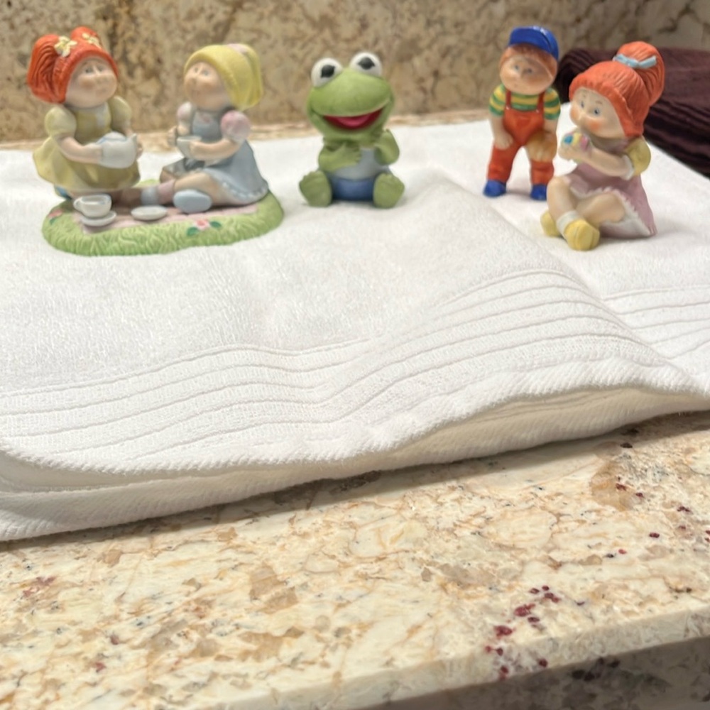 Cabbage patch ceramic figurines and Kermit the frog 1984